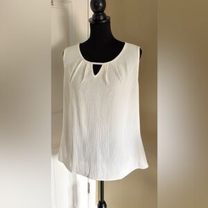 Chic White Sleeveless Blouse